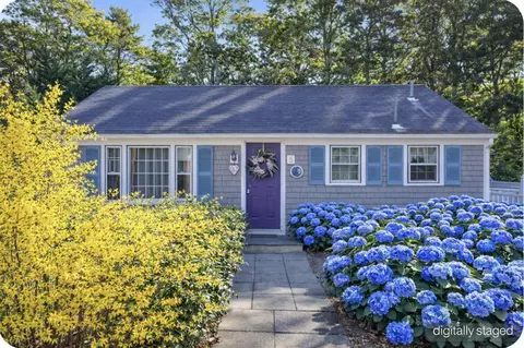 5 Coach House Ln, South Dennis, MA 02660