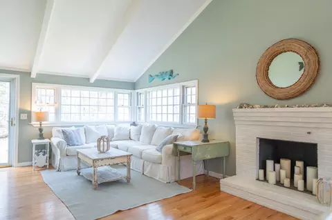 154 Bayridge Dr, South Dennis, MA 02660