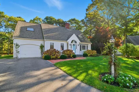 42 Eventide Ln, Hyannis, MA 02601