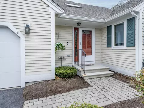 3 Longwood Rd, Mashpee, MA 02649
