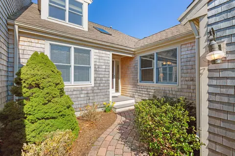 28 Wildflower Ln, Yarmouth Port, MA 02675