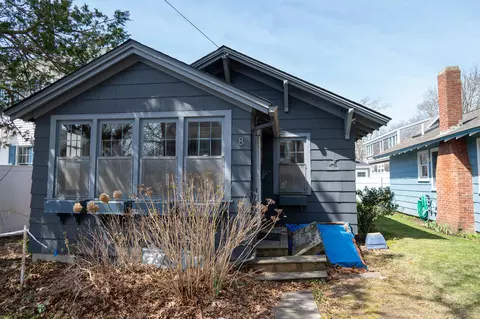 8 Essex Pl, Harwich Port, MA 02646