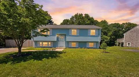 74 Meredith Dr, Teaticket, MA 02536