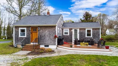 34 Railroad Ave, Yarmouth Port, MA 02675