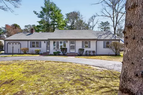 493 Prince Hinckley Rd, Centerville, MA 02632