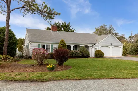 2 Par 3 Dr, South Yarmouth, MA 02664