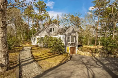 12 Highview Cir, Marstons Mills, MA 02648
