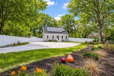 92 Rainbow Ave, East Falmouth, MA 02536