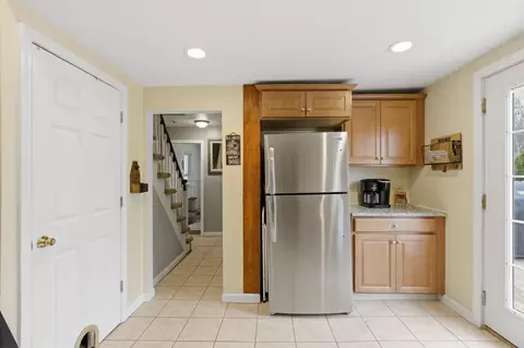 Entry Way - 13 Harrison Ave, Buzzards Bay, MA 02532 photo 2 of 2