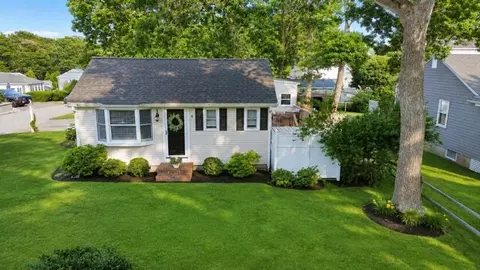 25 Clover Ln, Mashpee, MA 02649 photo 10