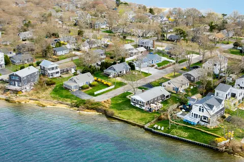 8 Providence St, Teaticket, MA 02536