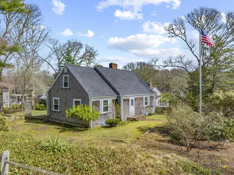 42 Oak Ln, Osterville, MA 02655