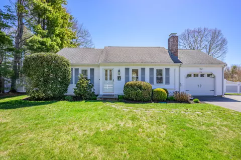 136 Sheaffer Rd, Centerville, MA 02632
