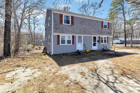 269-271 Old Townhouse Rd, West Yarmouth, MA 02673