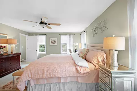Bedroom - 842 Main St, Wareham, MA 02571 photo 4 of 6