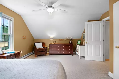 Bedroom - 842 Main St, Wareham, MA 02571 photo 6 of 6