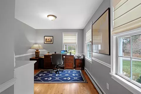 Entry Way - 842 Main St, Wareham, MA 02571 photo 4 of 6
