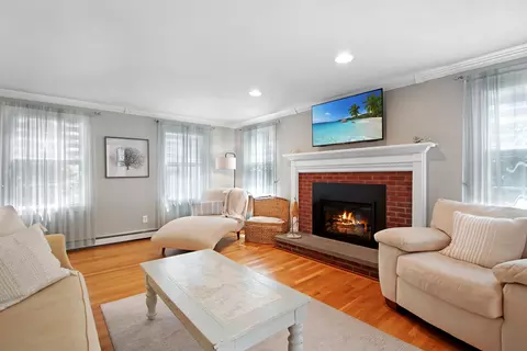 Living - 842 Main St, Wareham, MA 02571 photo 3 of 3