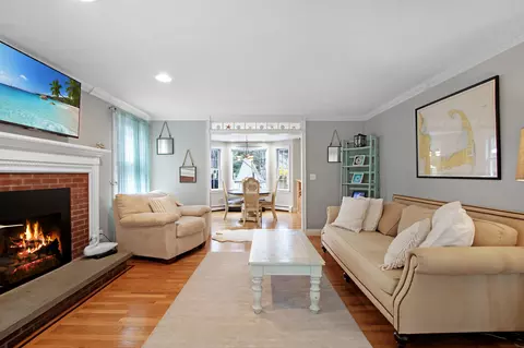 Living - 842 Main St, Wareham, MA 02571 photo 2 of 3