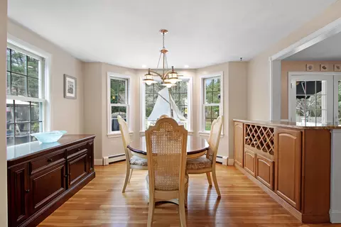 Dining - 842 Main St, Wareham, MA 02571 photo 1 of 3