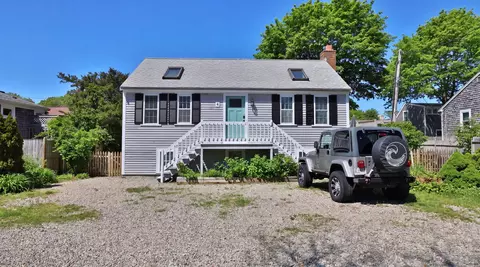 28 Crocker Dr UNIT 4, Hyannis, MA 02601