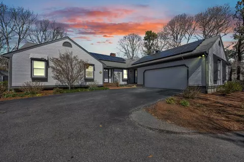 52 Clubhouse Dr, Bourne, MA 02532