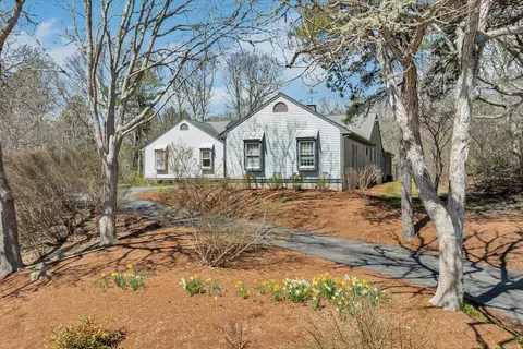 52 Clubhouse Dr, Pocasset, MA 02559