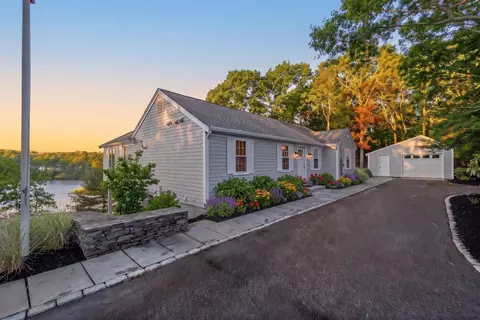 162 Main St, Osterville, MA 02655