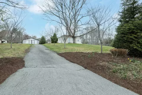 39 Lovells Ln, Mashpee, MA 02649