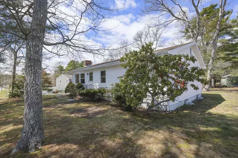 49 Onset Ave, Buzzards Bay, MA 02532