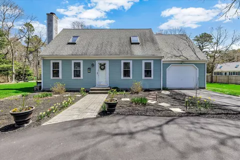 12 Drew Ln, Mashpee, MA 02649