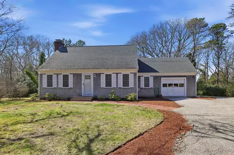 407 Sippewissett Rd, Falmouth, MA 02540