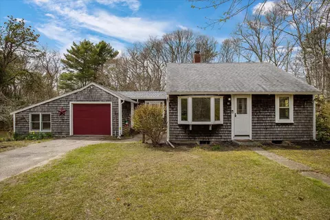 61 Old Phinneys Ln, Barnstable, MA 02630