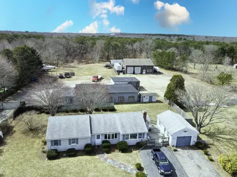108 Trotting Park Rd, Falmouth, MA 02540