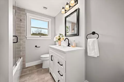 Bath - 67 Whippoorwill Cir, Mashpee, MA 02649 photo 2 of 6