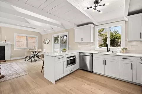 Kitchen - 67 Whippoorwill Cir, Mashpee, MA 02649 photo 4 of 6