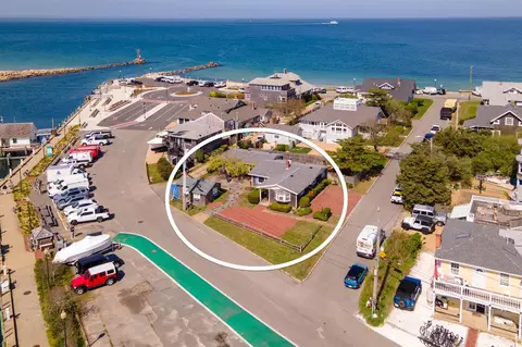 23 Circuit Avenue Ext, Oak Bluffs, MA 02557