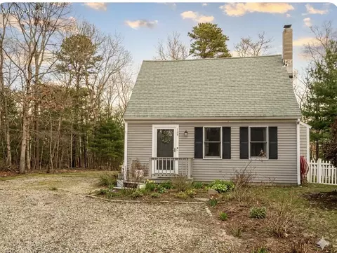 128 Deerfoot Cir, Mashpee, MA 02649