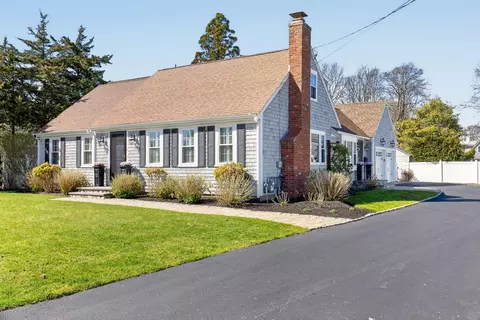 110 Mariners Ln, Falmouth, MA 02540