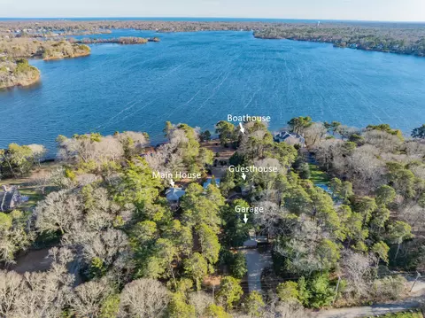 74 Lakeview Dr, Centerville, MA 02632
