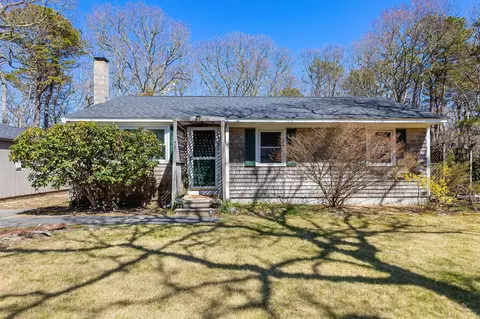 72 W Tupelo Dr, Harwich, MA 02645