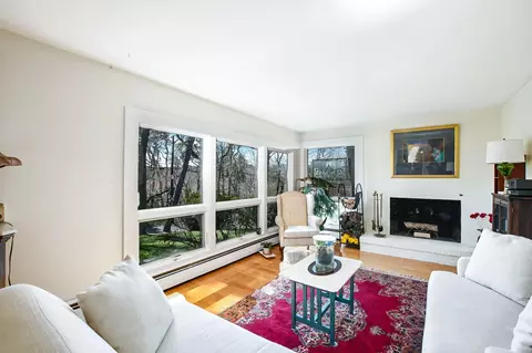 33 Lorraine Rd, Teaticket, MA 02536