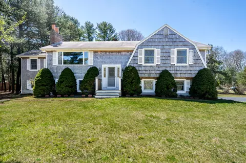 29 Carl Landi Cir, Waquoit, MA 02536