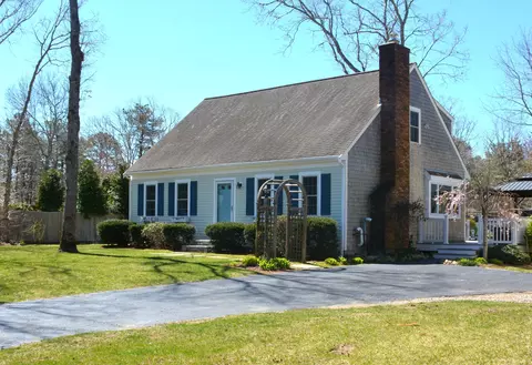 5 Nottingham Dr, East Sandwich, MA 02537