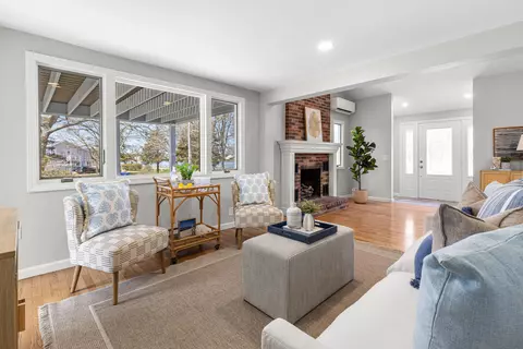 Living - 5 Bell Rd #5, Bourne, MA 02532 photo 3 of 4