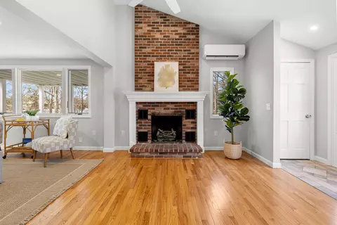 Living - 5 Bell Rd #5, Bourne, MA 02532 photo 1 of 4