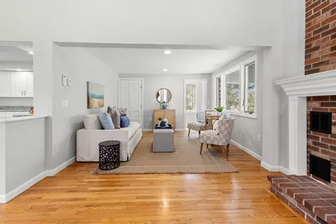 Living - 5 Bell Rd #5, Bourne, MA 02532 photo 2 of 4
