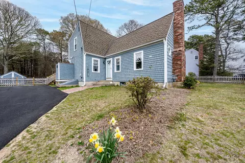 14 Daisy Ln, South Yarmouth, MA 02664