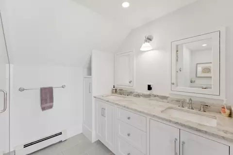 Bath - 115 Phillips Rd, Sagamore Beach, MA 02562 photo 6 of 6