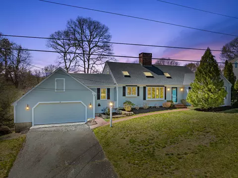 61 Linda Ln, Hyannis, MA 02601